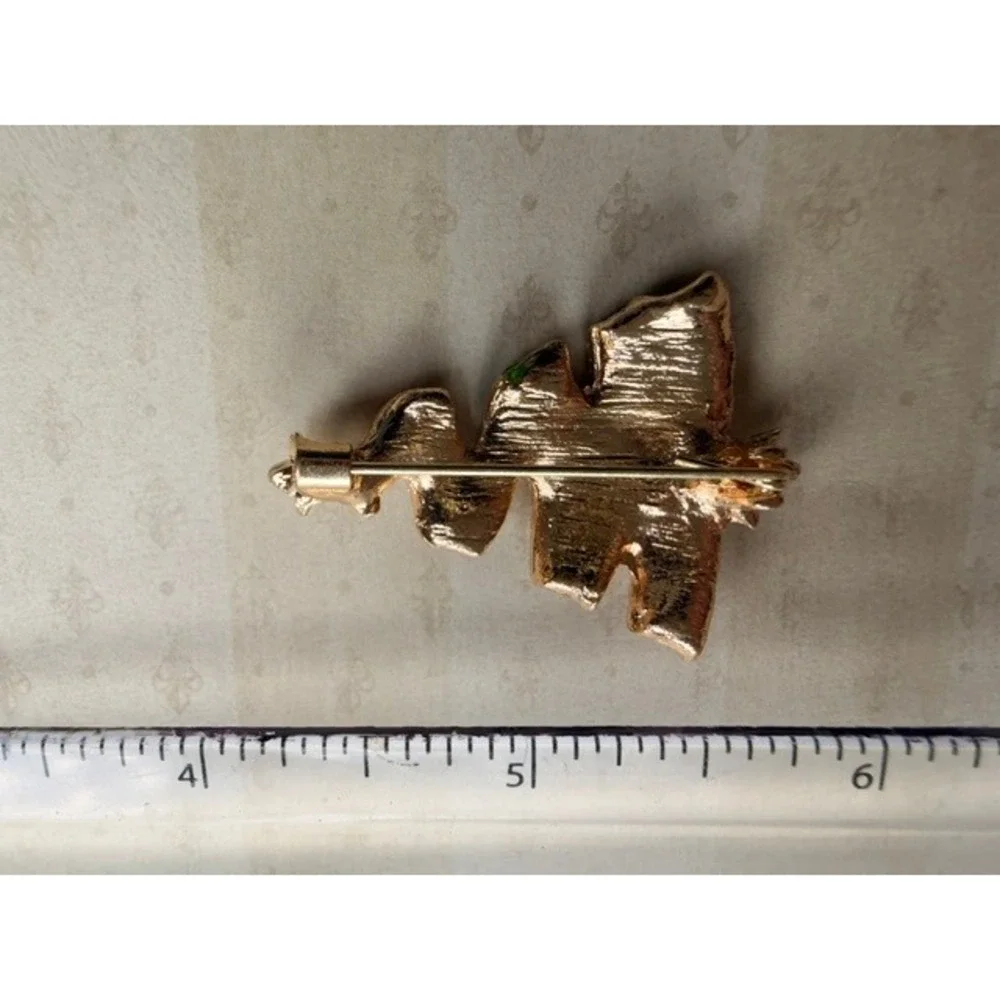 Christmas Tree Brooch Red Green Clear Rhinestone Gold Tone Holiday Pin